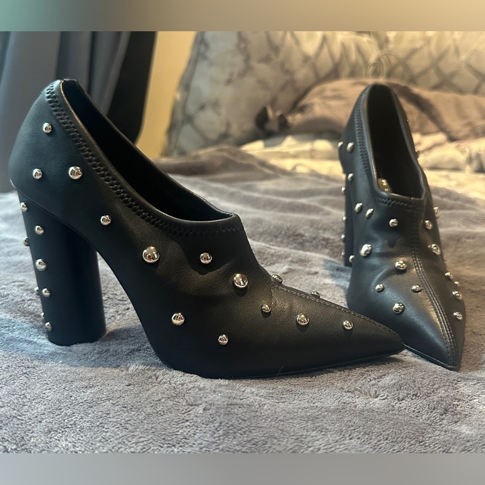 Giuseppe Zanotti Black Lambskin Studded Heels Pointed Toe size 38.5 US 8 Leather